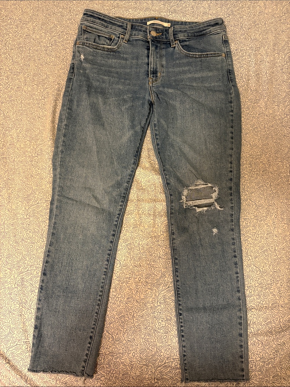 Levi's Women's Distressed Dark Blue Skinny Jeans